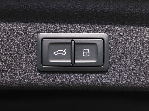 New 2025 Audi Q3 2.0T Premium image 40