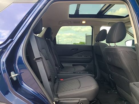 Used 2023 Nissan Pathfinder SV w/ SV Premium Package AWD/4WD image 32