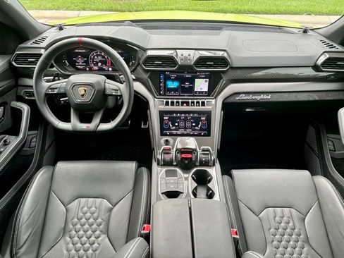 Used 2024 Lamborghini Urus Performante AWD/4WD image 36