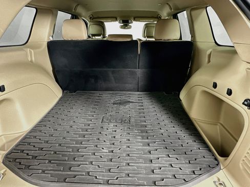 Used 2022 Jeep Grand Cherokee Laredo E RWD image 28