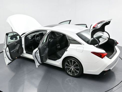 Used 2019 Toyota Avalon XSE image 36