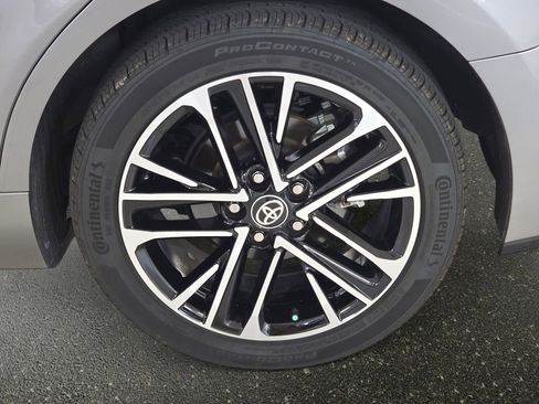 Used 2025 Toyota Camry XLE image 29