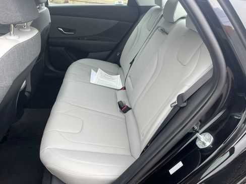 Used 2023 Hyundai Elantra Limited FWD image 10