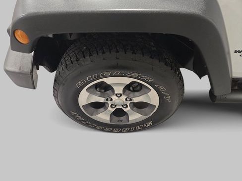 Used 2017 Jeep Wrangler Unlimited Sport image 28