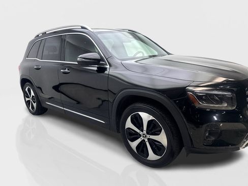 Used 2025 Mercedes-Benz GLB 250 4MATIC image 12