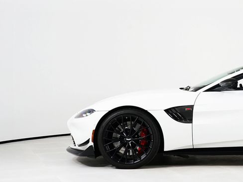 Used 2023 Aston Martin V8 Vantage Coupe RWD image 12
