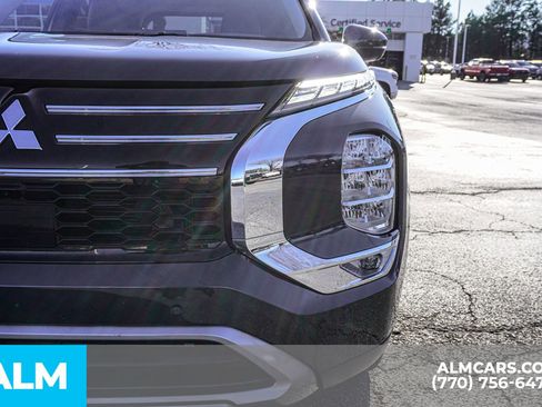 Used 2025 Mitsubishi Outlander SE image 19