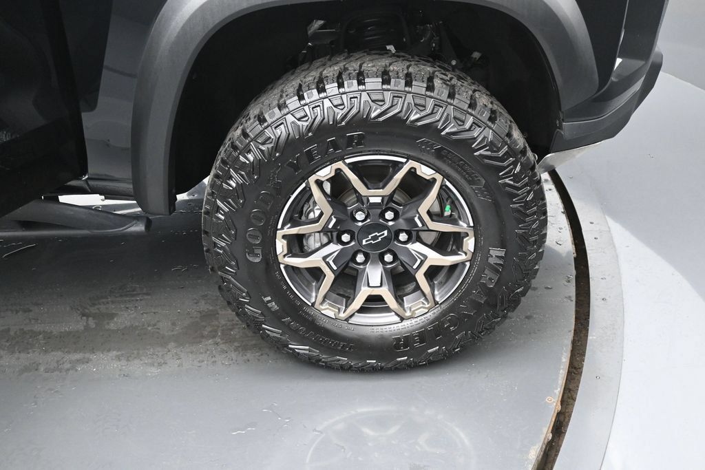 Used 2024 Chevrolet Colorado ZR2 w/ ZR2 Convenience Package III AWD/4WD image 38