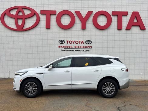 Used 2022 Buick Enclave Premium image 2