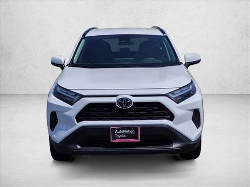 Used 2025 Toyota RAV4 XLE FWD image 2