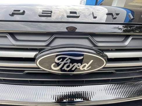 Used 2025 Ford Expedition Tremor AWD/4WD image 32