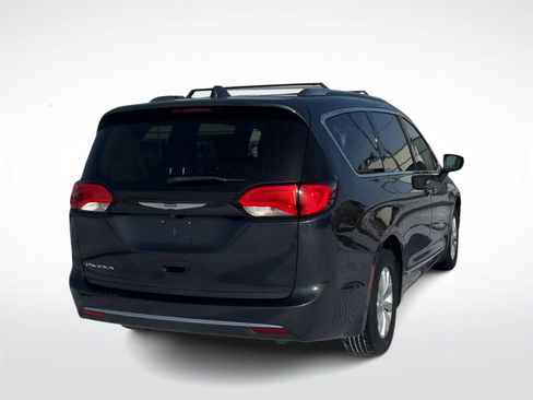 Used 2019 Chrysler Pacifica Touring-L image 8