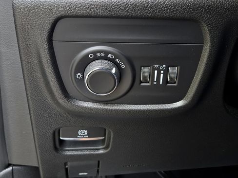 Certified 2023 Jeep Grand Cherokee Laredo X AWD/4WD image 26