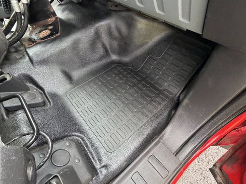 Used 2016 Ford F550 4x4 Regular Cab Super Duty image 32