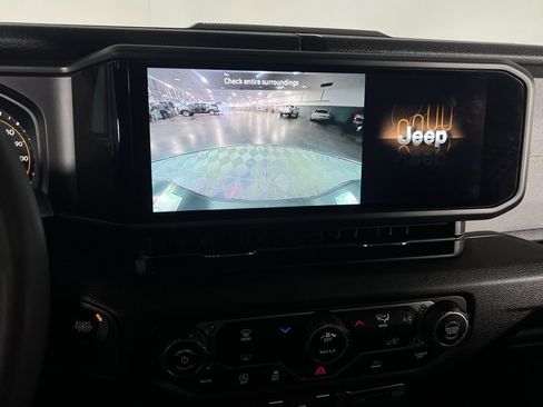 Certified 2025 Jeep Gladiator Sport image 15