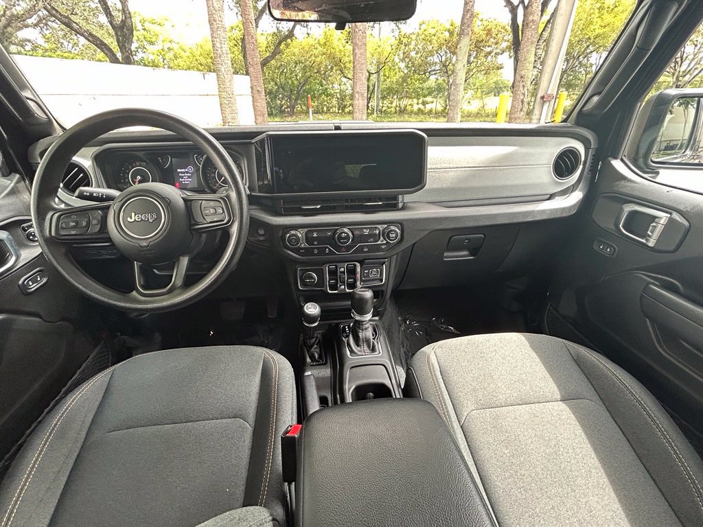 Certified 2024 Jeep Gladiator Sport AWD/4WD image 10