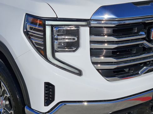 Used 2024 GMC Sierra 1500 SLT image 10
