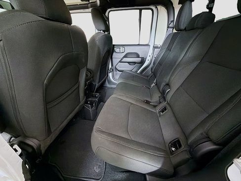 Used 2023 Jeep Gladiator Overland image 21