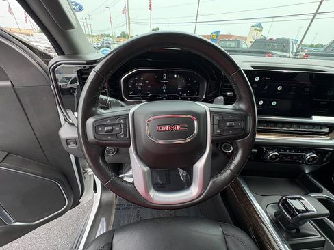 Used 2022 GMC Sierra 1500 Elevation w/ Elevation Premium Package AWD/4WD image 11