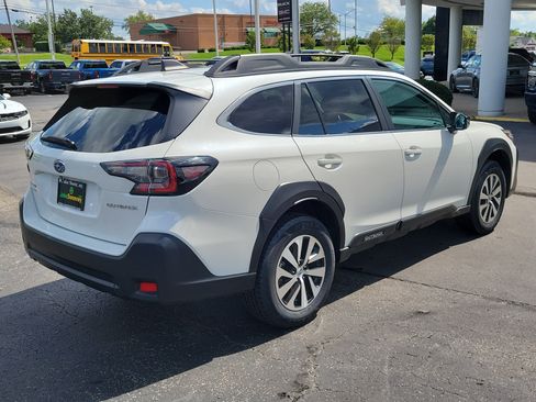 Used 2024 Subaru Outback Premium AWD/4WD image 4