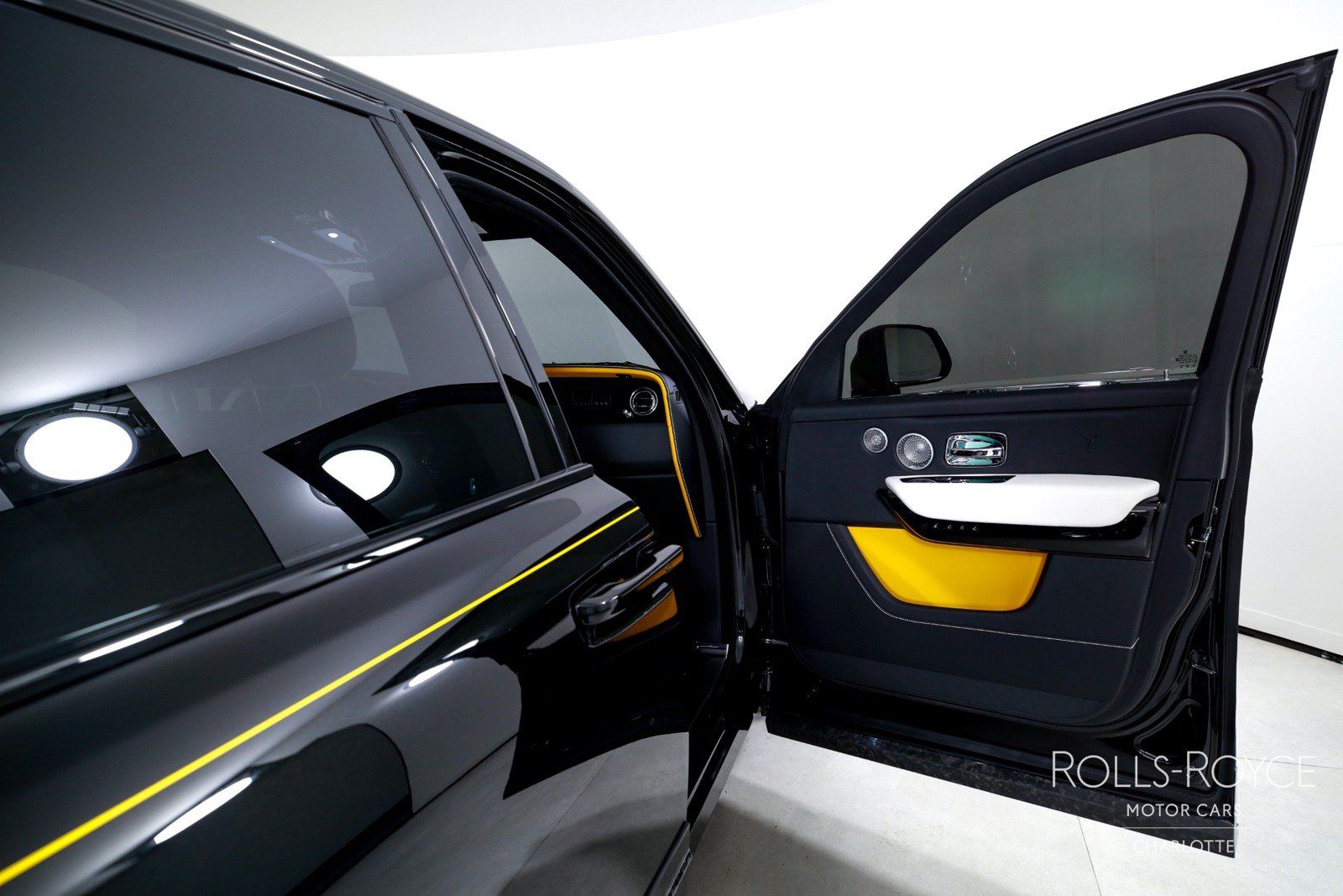 Used 2025 Rolls-Royce Cullinan AWD/4WD image 34