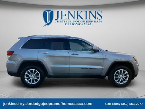 Used 2021 Jeep Grand Cherokee Laredo AWD/4WD image 2
