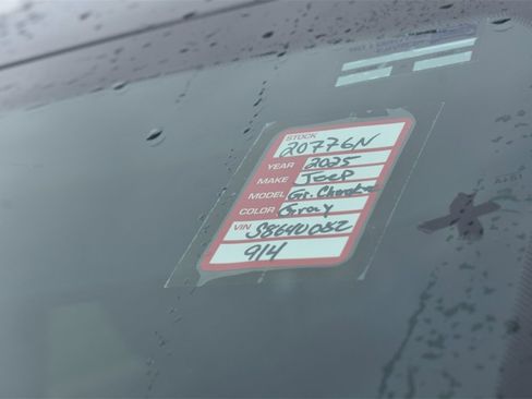 Used 2025 Jeep Grand Cherokee L Laredo w/ Trailer Tow Package image 40