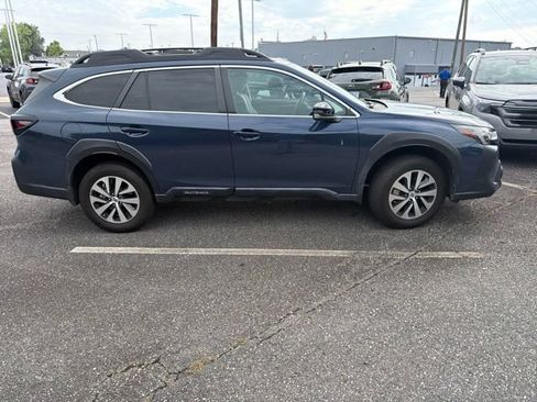 Used 2024 Subaru Outback Premium AWD/4WD image 4