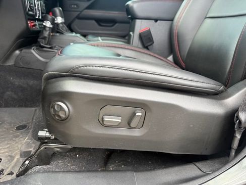 Used 2025 Jeep Gladiator Rubicon AWD/4WD image 6