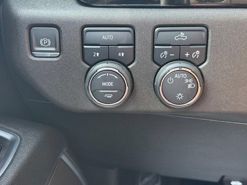 Used 2023 Chevrolet Silverado 1500 LT AWD/4WD image 28