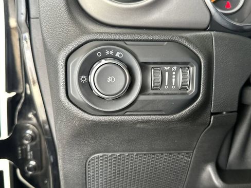 Used 2021 Jeep Wrangler Unlimited Sport image 16