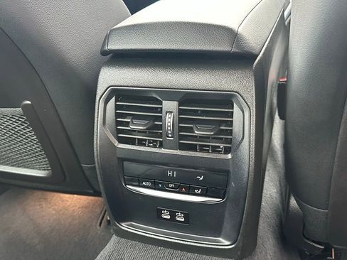 Used 2023 BMW 330i Sedan w/ Premium Package image 28