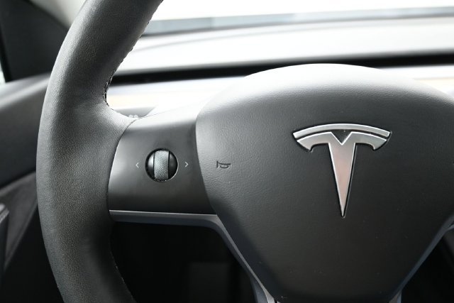 Used 2022 Tesla Model Y Long Range AWD/4WD image 25