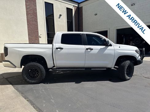 Used 2017 Toyota Tundra SR5 w/ SR5 Upgrade Package AWD/4WD image 8