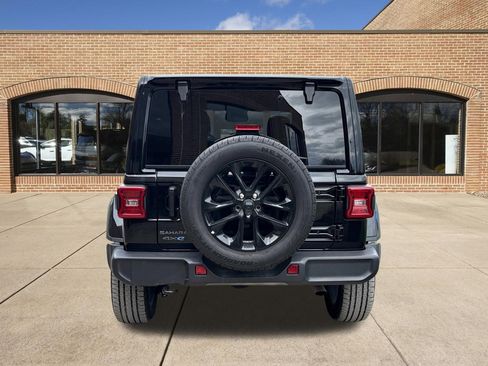 Used 2025 Jeep Wrangler Unlimited Sahara AWD/4WD image 34