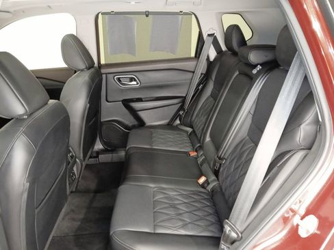 Used 2023 Nissan Rogue Platinum w/ Platinum Premium Package image 12