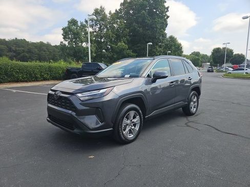 Used 2025 Toyota RAV4 XLE AWD/4WD image 2