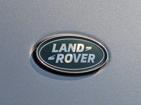 Used 2025 Land Rover Discovery Dynamic SE image 14