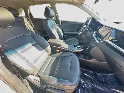 Used 2020 Kia Niro EX Premium w/ Cold Weather Package FWD image 31