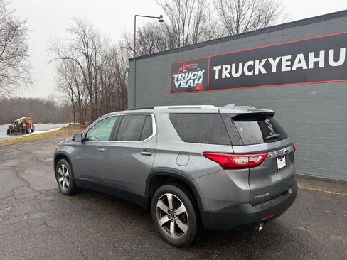 Used 2018 Chevrolet Traverse LT image 3