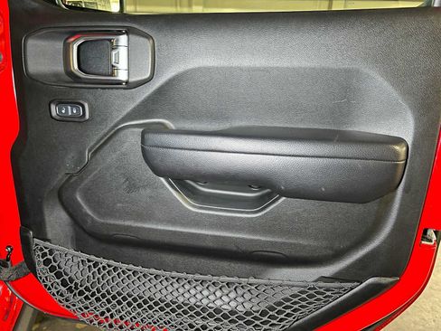 Used 2018 Jeep Wrangler Rubicon AWD/4WD image 11