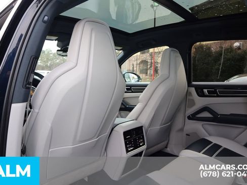 Used 2023 Porsche Cayenne S Platinum w/ Assistance Package image 19