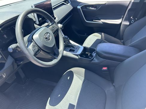 Used 2024 Toyota RAV4 XLE AWD/4WD image 9