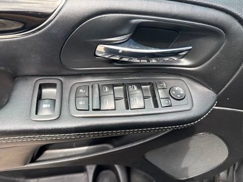 Used 2016 Dodge Grand Caravan SXT FWD image 18
