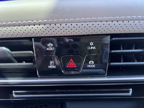 Used 2025 Volkswagen Atlas SEL Premium R-Line image 21