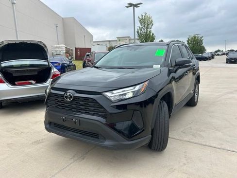Used 2025 Toyota RAV4 XLE w/ Convenience Package AWD/4WD image 8