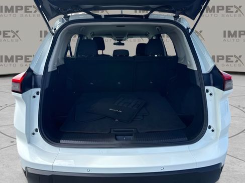 Used 2024 Nissan Rogue S FWD image 16
