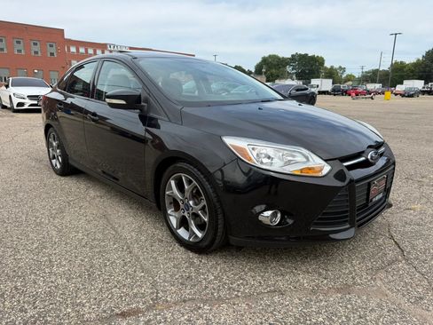 Used 2014 Ford Focus SE w/ Equipment Group 201A FWD image 3