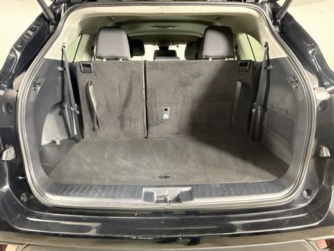 Used 2024 Toyota Highlander LE FWD image 32