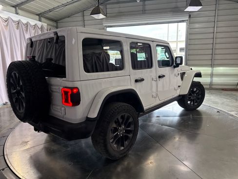Used 2025 Jeep Wrangler Unlimited Sahara AWD/4WD image 5